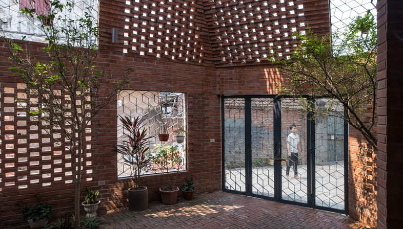 H&P Architects: Brick cave in Hanoi

