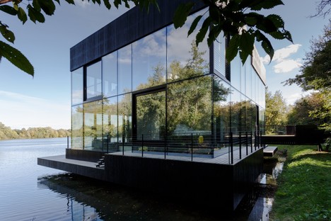 Mecanoo’s Glass Villa on the Lake 
