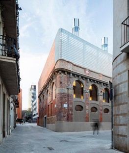 Harquitectes: Civic centre in the former Cristalleries Planell, Barcelona

