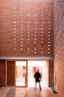 Harquitectes: Civic centre in the former Cristalleries Planell, Barcelona
