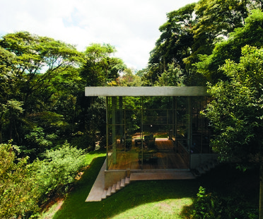 Atelier Branco Arquitetura: Library home in Vinhedo, Brazil
