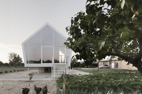 The House in the Orchard by LDA.iMdA: sustainable contemporary rurality
