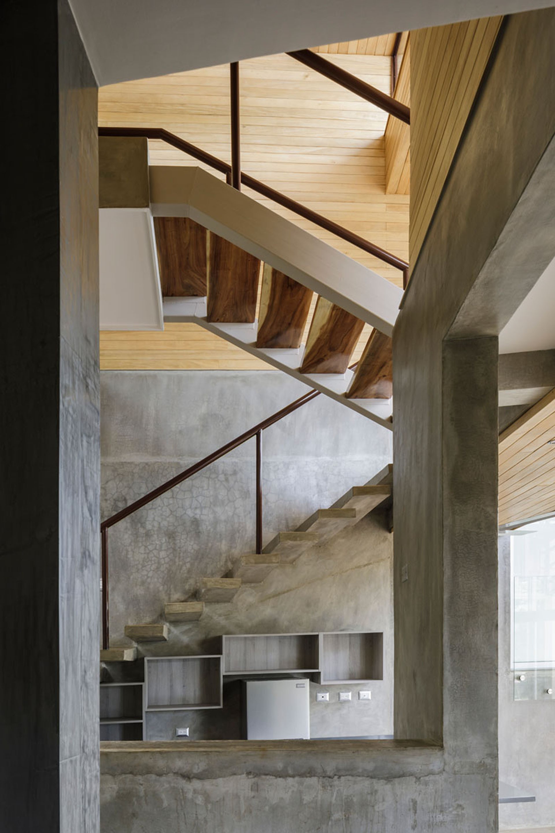 Balcony House By Laboratory Sustaining Design Floornature
