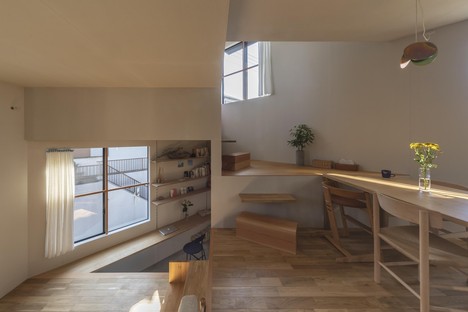 Tato Architects: Functional cave: spiral house in Takatsuki
