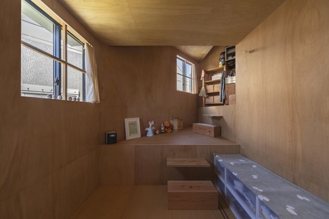 Tato Architects: Functional cave: spiral house in Takatsuki
