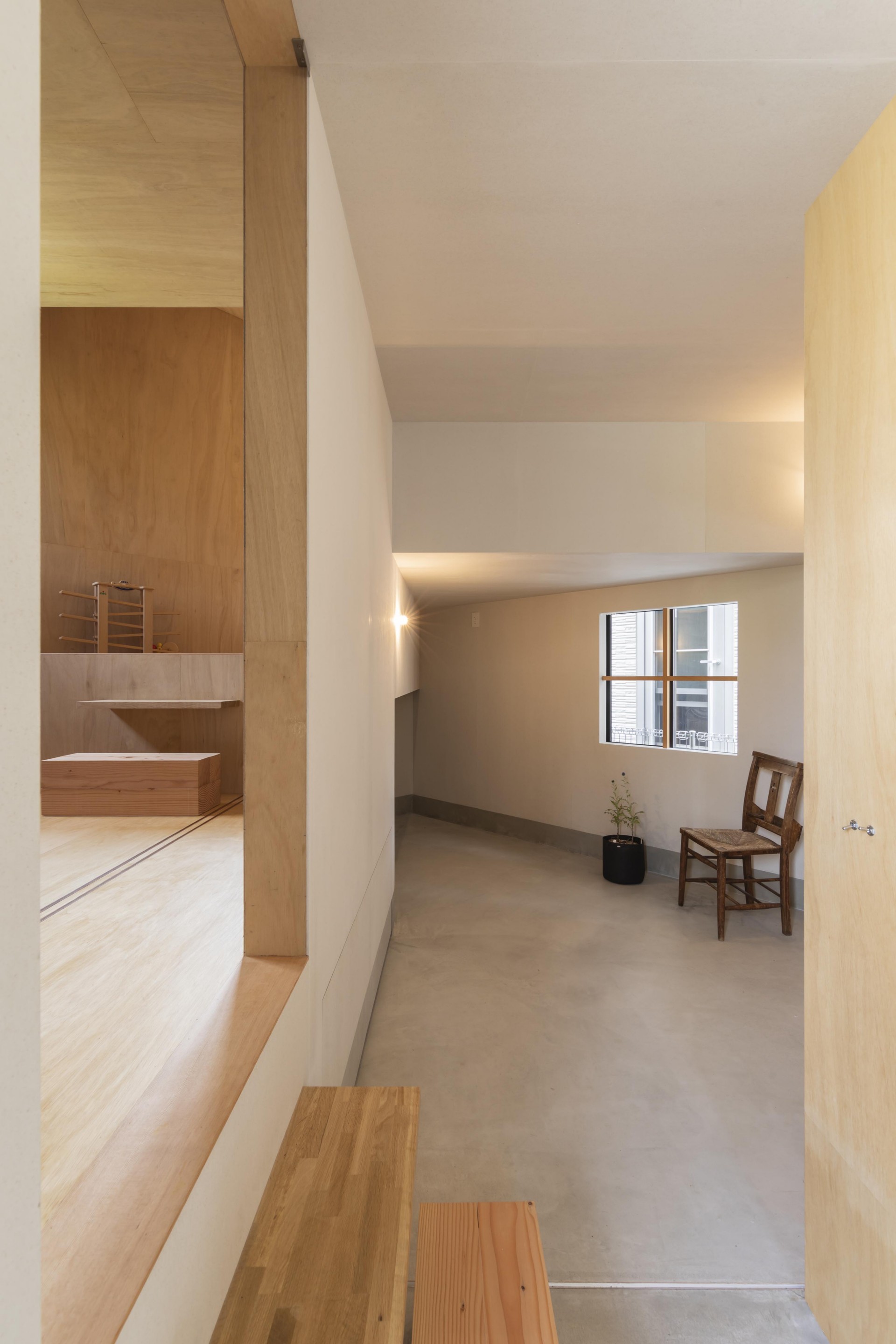Tato Architects: Functional cave: spiral house in Takatsuki | Floornature