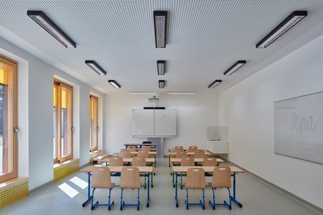 Public Atelier + FUUZE: Expansion of Vřesovice school