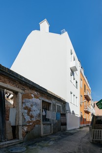 Aurora Arquitectos: Residence in Rua Bartolomeu Dias, Lisbon
