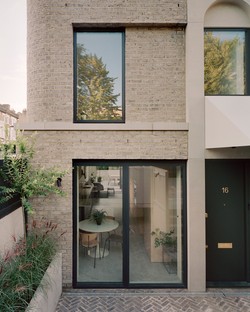31/44 Architects: Corner House in Peckham, London
