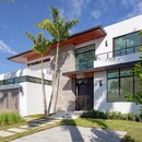 Bay Tropical Residence by SDH Studio
