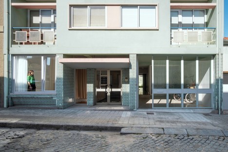 OITOO: Ground floor house, reuse of a ground floor in Porto
