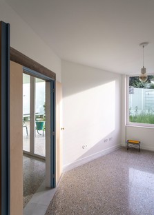 OITOO: Ground floor house, reuse of a ground floor in Porto
