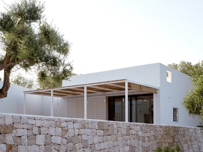 Noname Studio: Villa in the olive grove in Carovigno, Brindisi
