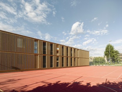 Büro B Architekten: kindergarten in Rain school campus, Ittigen
