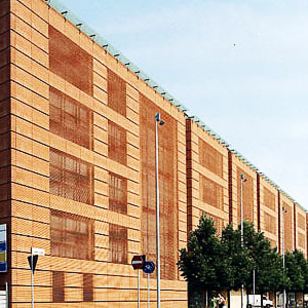 Multifunctional Complex Banca Popolare Di Lodi Floornature