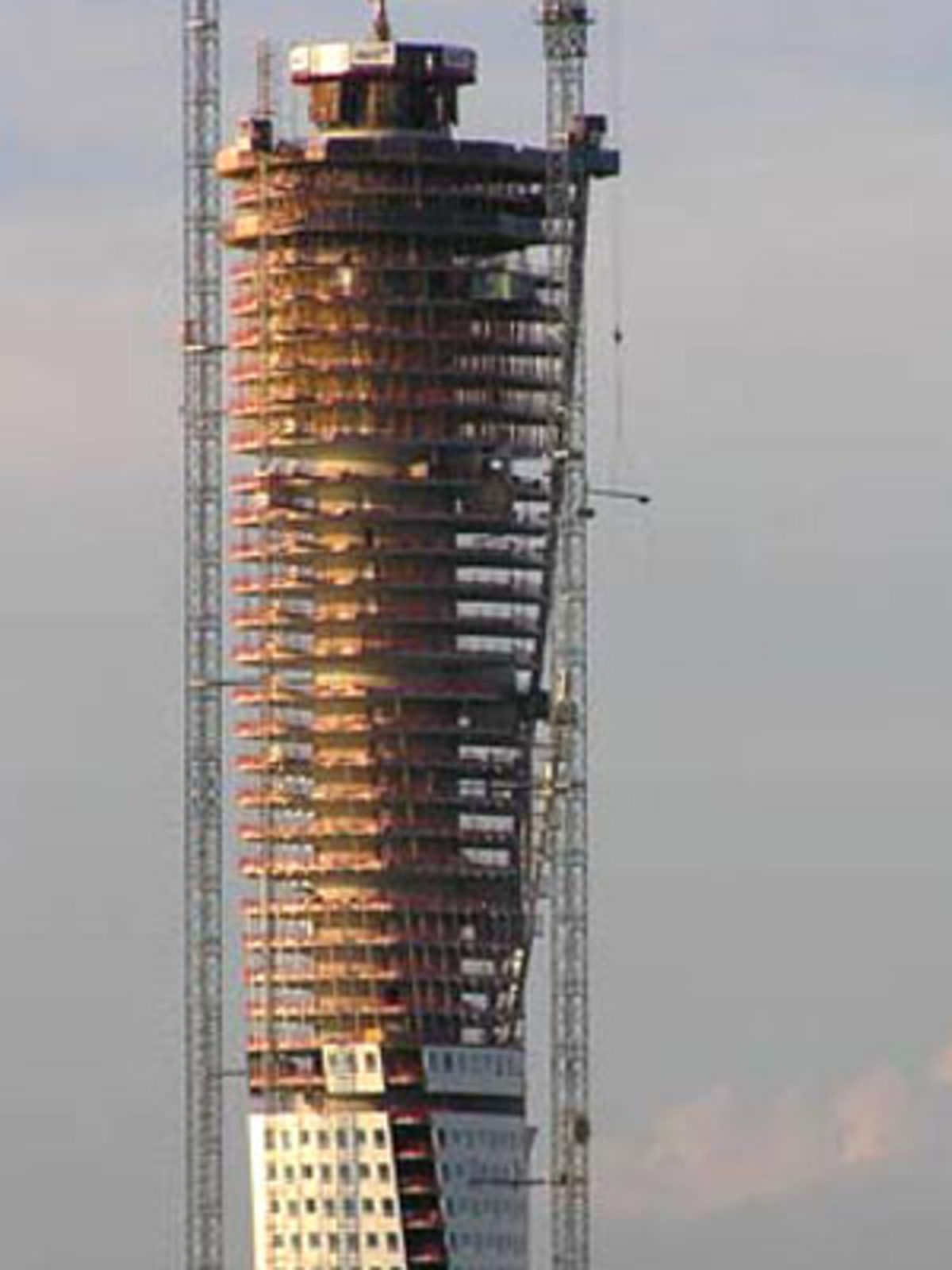 Turning Torso Santiago Calatrava Malmo 05 Floornature