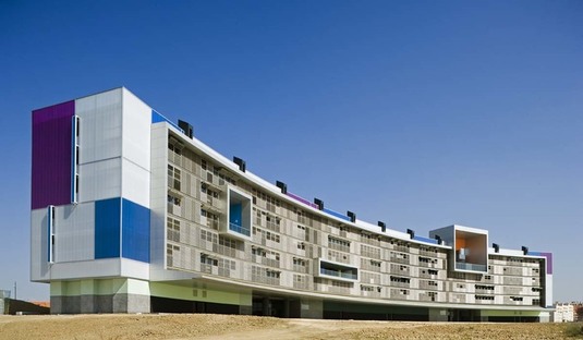 Ruiz-Larrea: 92 bioclimatic apartments
