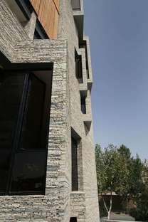 Mehdizadeh: architecture with recycled cladding in Mahallat
