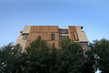 Mehdizadeh: architecture with recycled cladding in Mahallat
