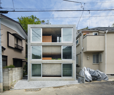 Takeshi Hosaka: 60 m2 home made of earth in Yokohama
