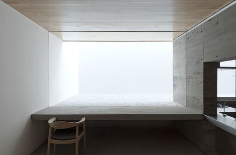Tsukano architects: house without windows in Japan
