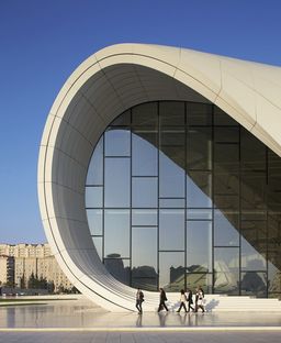 Zaha Hadid: Heydar Aliyev Center in Baku
