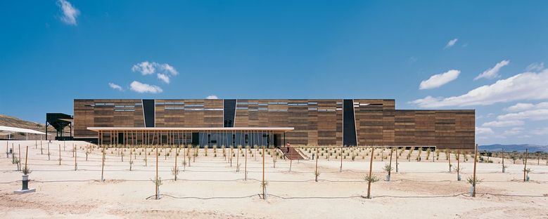 GH + A (Guillermo Hevia Architects): olive oil factory in Chile
