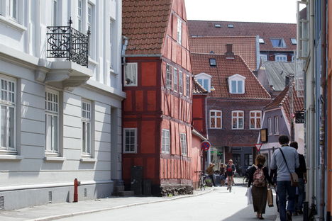 Aarhus: “Let’s Rethink” – Sustainable architecture, diversity and democracy.
