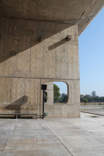 Le  Corbusier: The promise and challenge of Chandigarh.
