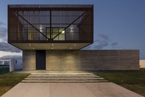 XAN House by MAPA Architects