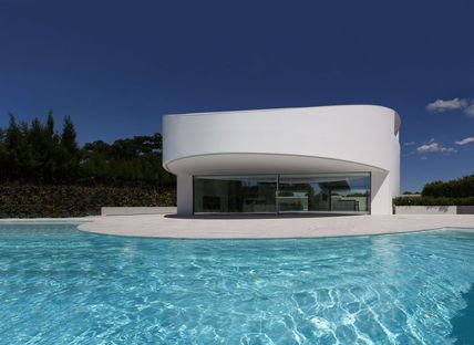Balint House by Fran Silvestre Arquitectos