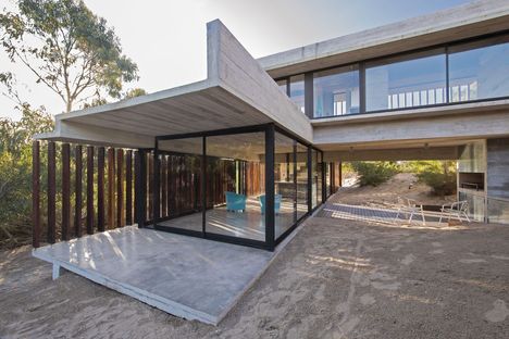 MR house by Luciano Kruk Arquitectos