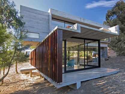 MR house by Luciano Kruk Arquitectos