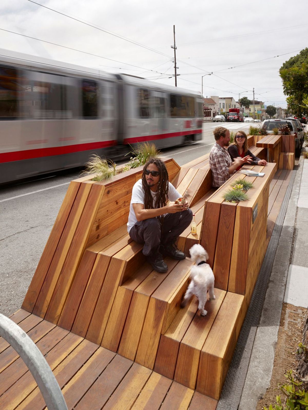 Природы в общественных местах. Сан Франциско парк лавочки. Скамейки для общественных мест. Современные лавочки. Необычные скамейки.