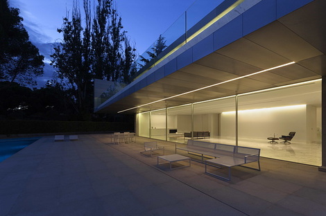 Aluminium House by Fran Silvestre Arquitectos