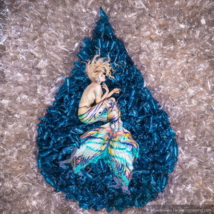 Creativity fighting pollution. Von Wong: Mermaids Hate Plastic.