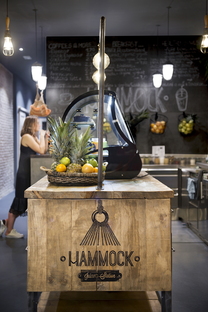 Hammock Juice Station, relaxing vegan hangout designed by Egue y Seta