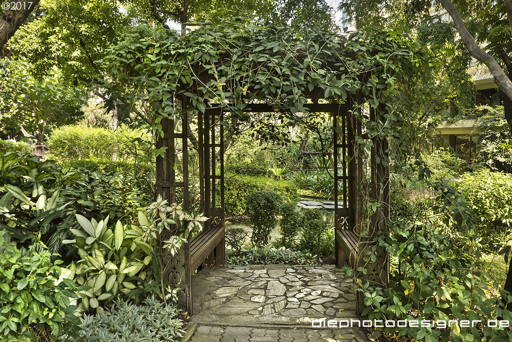 The Enchanted Garden Of Nai Lert Park In Bangkok Livegreenblog - Enchanted Garden Landscape