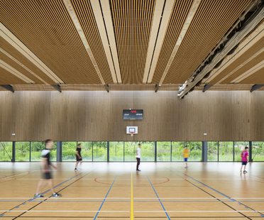 A gym in its context, by Agence ENGASSER & associés