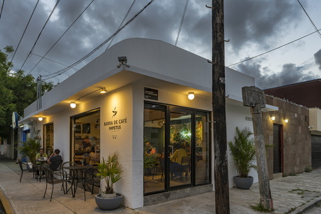 Impetus, café and coffee roasting in Veracruz by RED Arquitectos
