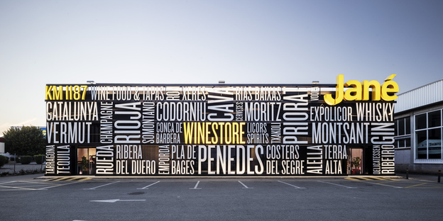Jané Winestore by External Reference with Chu Uroz 