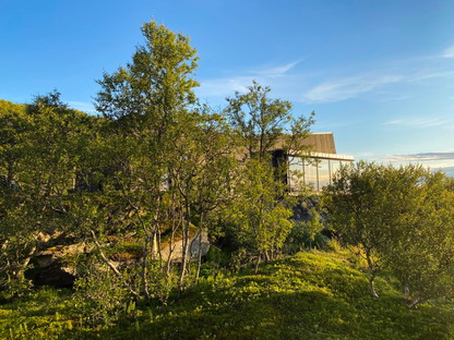 Senja, a retreat in Norway by Bjørnådal Arkitektstudio