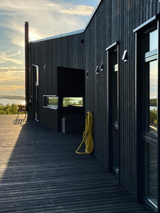 Senja, a retreat in Norway by Bjørnådal Arkitektstudio