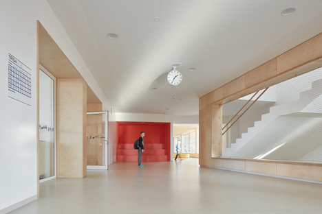An elementary school by SOA architekti with passive energy standards