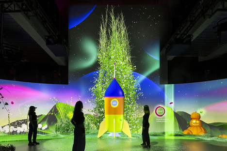 Magenta Moon, an interactive installation by flora&faunavisions in Berlin