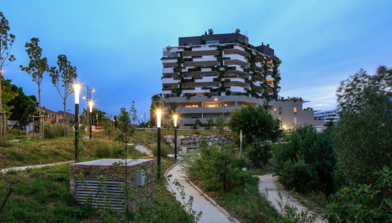 I-Park, a green apartment building by NBJ Architectes