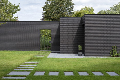 Outside In, a house designed by i29 and Bedaux de Brouwer architecten