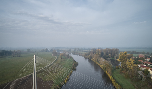 A hi-tech footbridge over the Moldau
