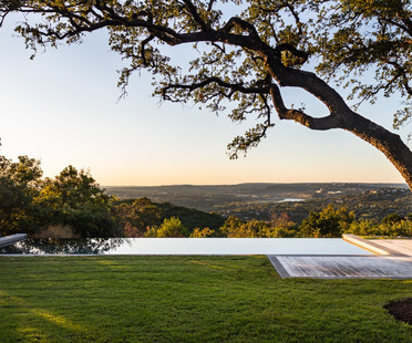 Ridge Oak Residence: rebirth of a mid-century modern residence in Austin
