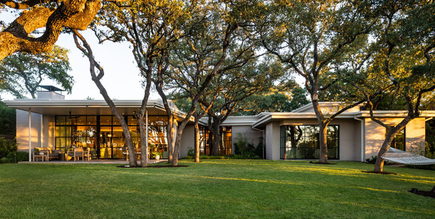 Ridge Oak Residence: rebirth of a mid-century modern residence in Austin
